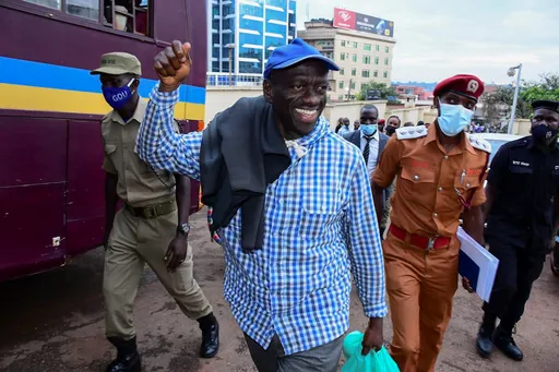 Besigye: Kutoka daktari binafsi wa Museveni hadi adui wa kisiasa