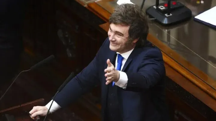 Presidenti argjentinas nënshkruan dekretin për dëbimin e të huajve për gjuhë urrejtjeje