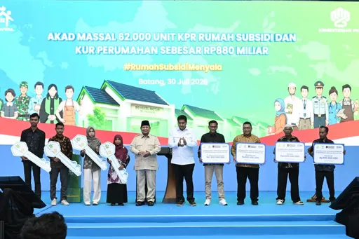 Presiden Prabowo resmikan akad massal 62.000 KPR dan KUR perumahan Rp880 miliar