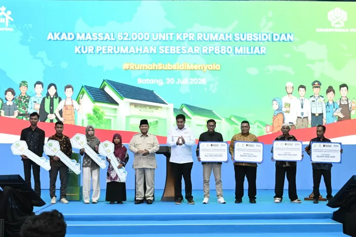 Presiden Prabowo resmikan akad massal 62.000 KPR dan KUR perumahan Rp880 miliar