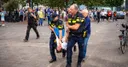 Demonstranten komen samen tegen aanwezigheid ambassadeur Israël bij deportatieherdenking Rotterdam