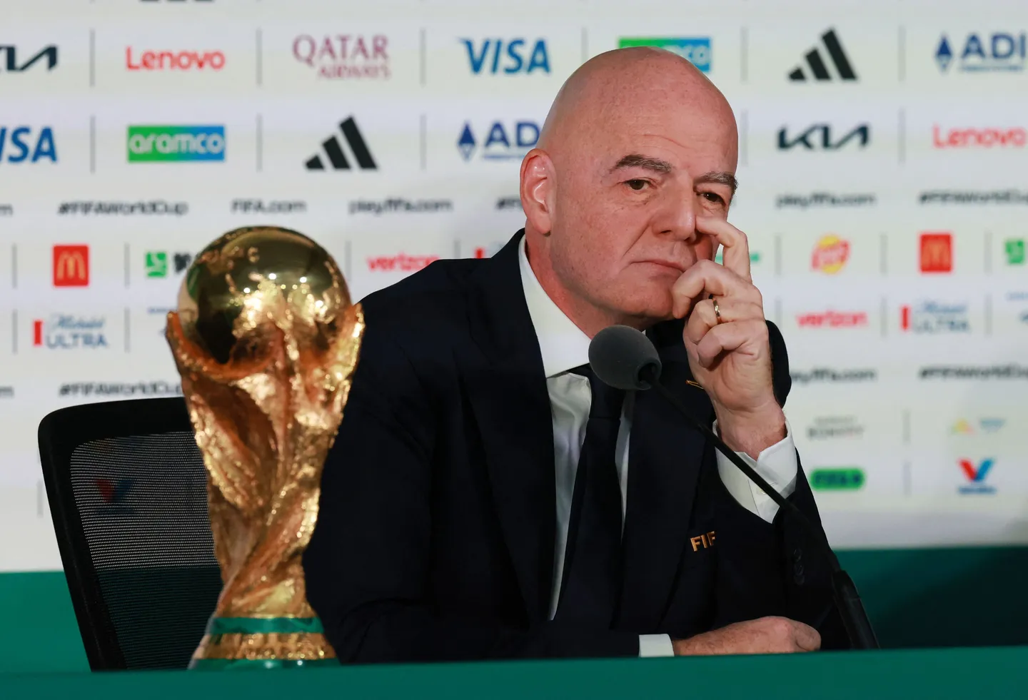 Le conseiller principal de la FIFA auprès du groupe de travail de la Maison Blanche claque la porte