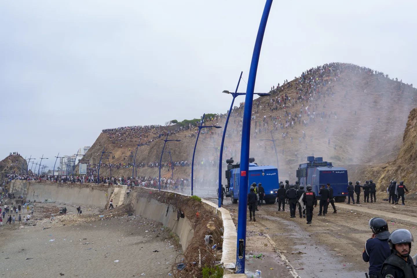 Mbi 40 mijë emigrantë nga Maroku kanë hyrë kohët e fundit në enklavën spanjolle Ceuta