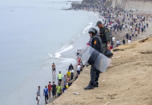 Maroku bllokon mijëra emigrantë të parregullt që të shkojnë në Ceuta të Spanjës