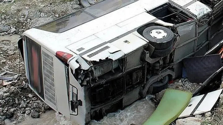 Najmanje 25 osoba poginulo, 44 povrijeđene u autobuskoj nesreći na sjeveru Alžira