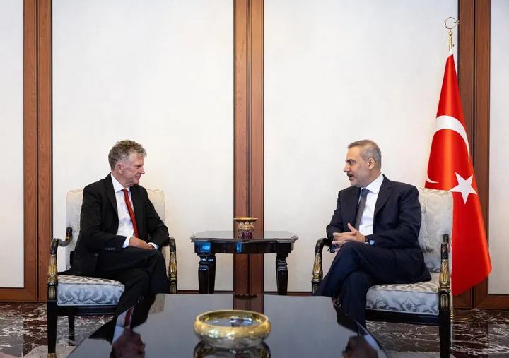 Ministri i Jashtëm turk pret në Ankara këshilltarin britanik për sigurinë kombëtare