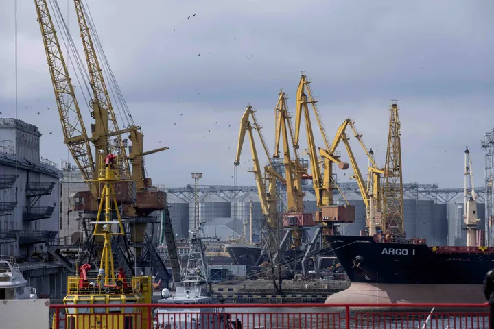 Россия заявила об ударах по портам Одессы и Николаева