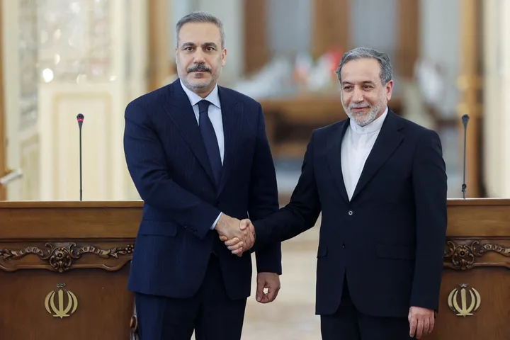 Fidan, Araghchi discuss negotiations as Iran warns against US action