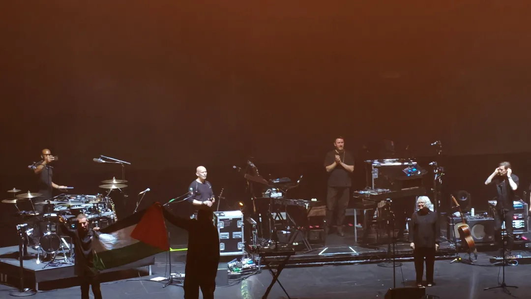 Сингапур запретил концерты Massive Attack после акции с флагом Палестины