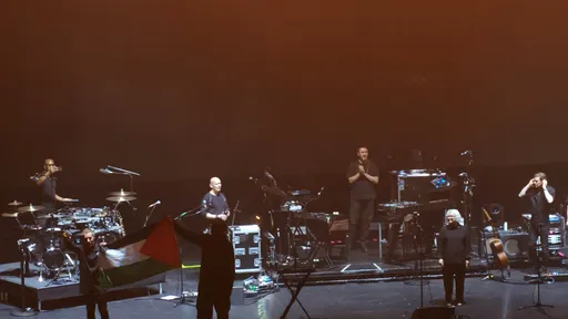 Сингапур запретил концерты Massive Attack после акции с флагом Палестины