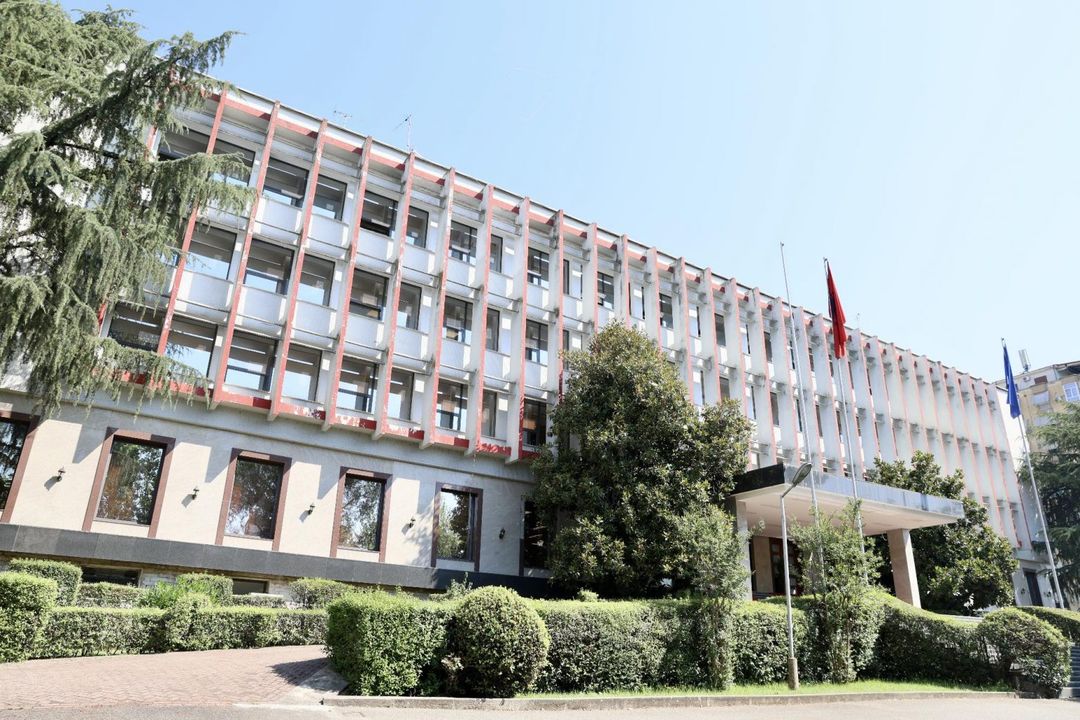 Radhë të gjata në kufirin Kroaci Mali i Zi  MEPJ ja kërkon reduktimin e pritjeve