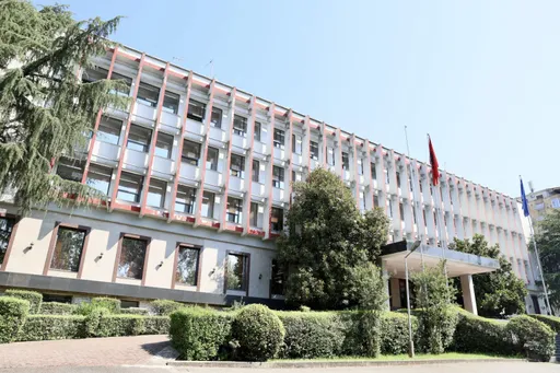 Radhë të gjata në kufirin Kroaci–Mali i Zi, MEPJ-ja kërkon reduktimin e pritjeve