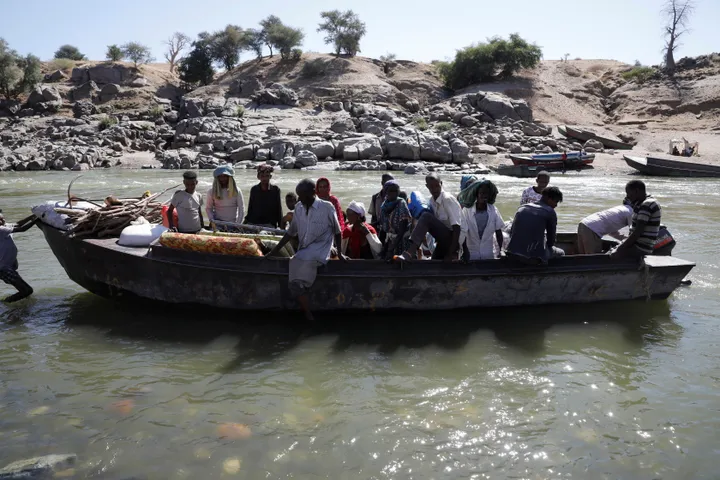 Hundreds flee into Sudan as fighting flares near Ethiopia's Tigray border
