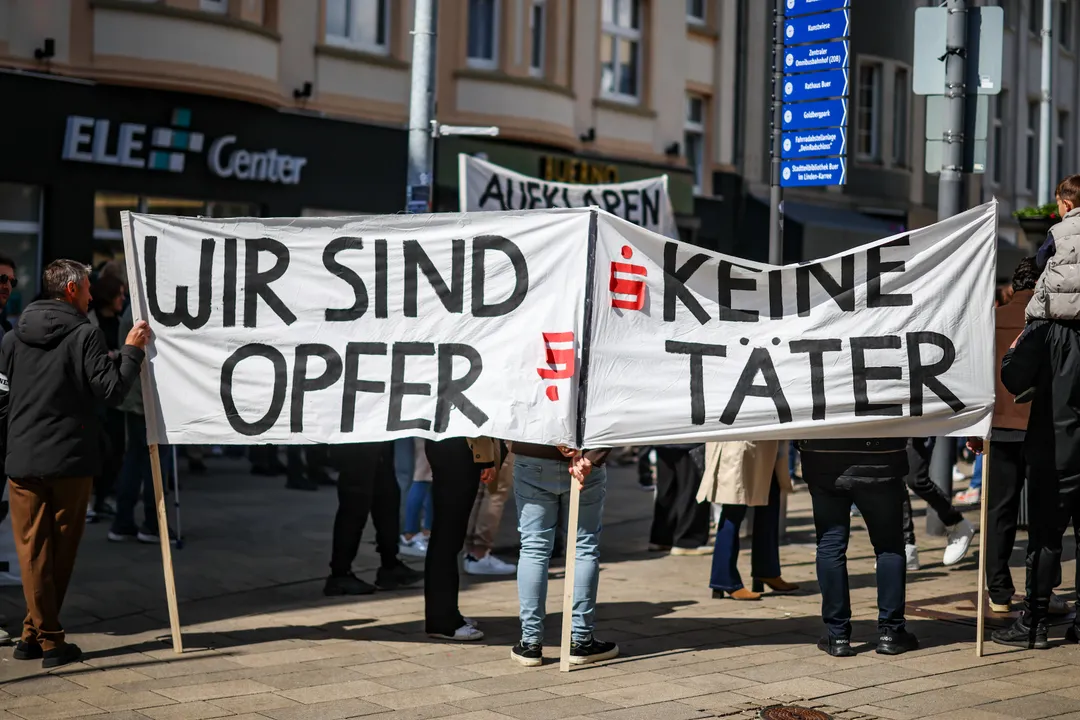 Sparkassen-Coup in Gelsenkirchen: Ermittler lassen 30 Schließfachinhaber vorführen