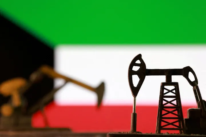 Kuwait weighs oil pipeline with Arab neighbours to bypass Hormuz: minister