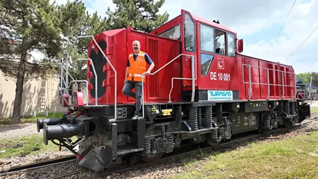 Türkiye marks milestone with first homegrown locomotive export to Africa