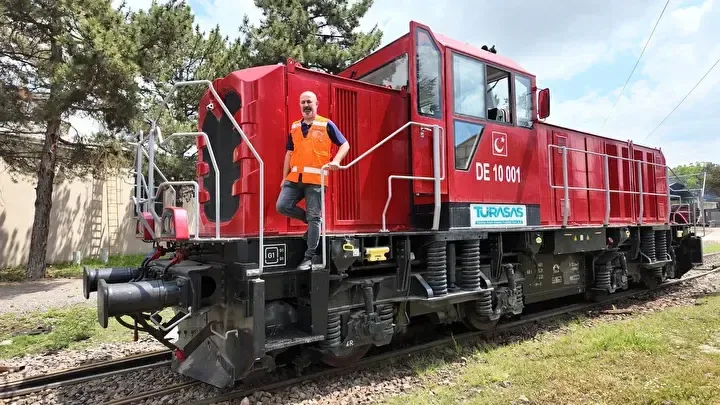 Türkiye marks milestone with first homegrown locomotive export to Africa