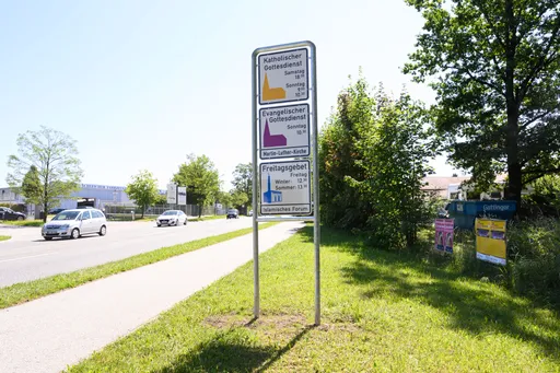 Penzberg: Gebets-Hinweisschild mit rechtsextremem Symbol beschmiert