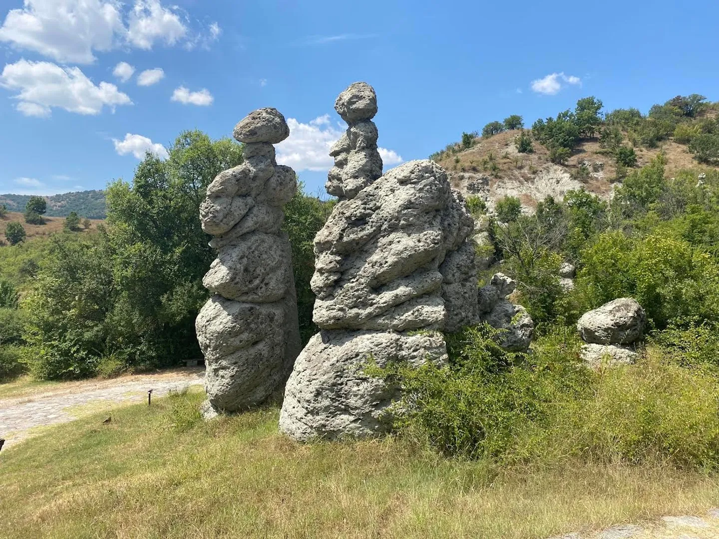 Притвор за жената што нелегално наплаќаше влез во локалитетот „Камени кукли“