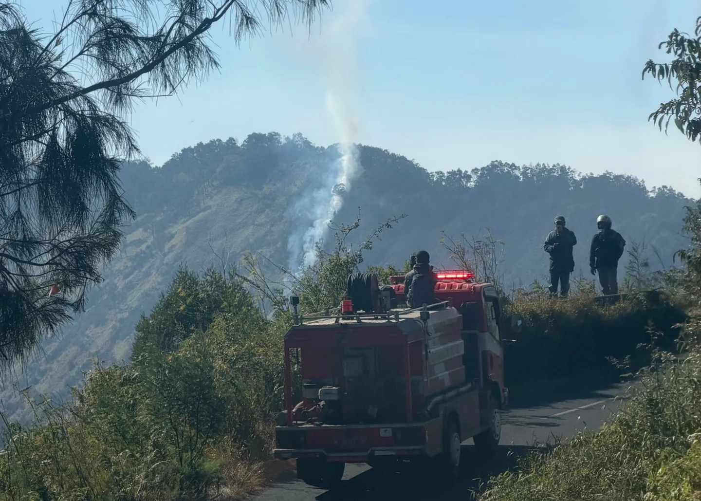 Kebakaran di Blok Bantengan, jalur menuju Bromo ditutup sebagian
