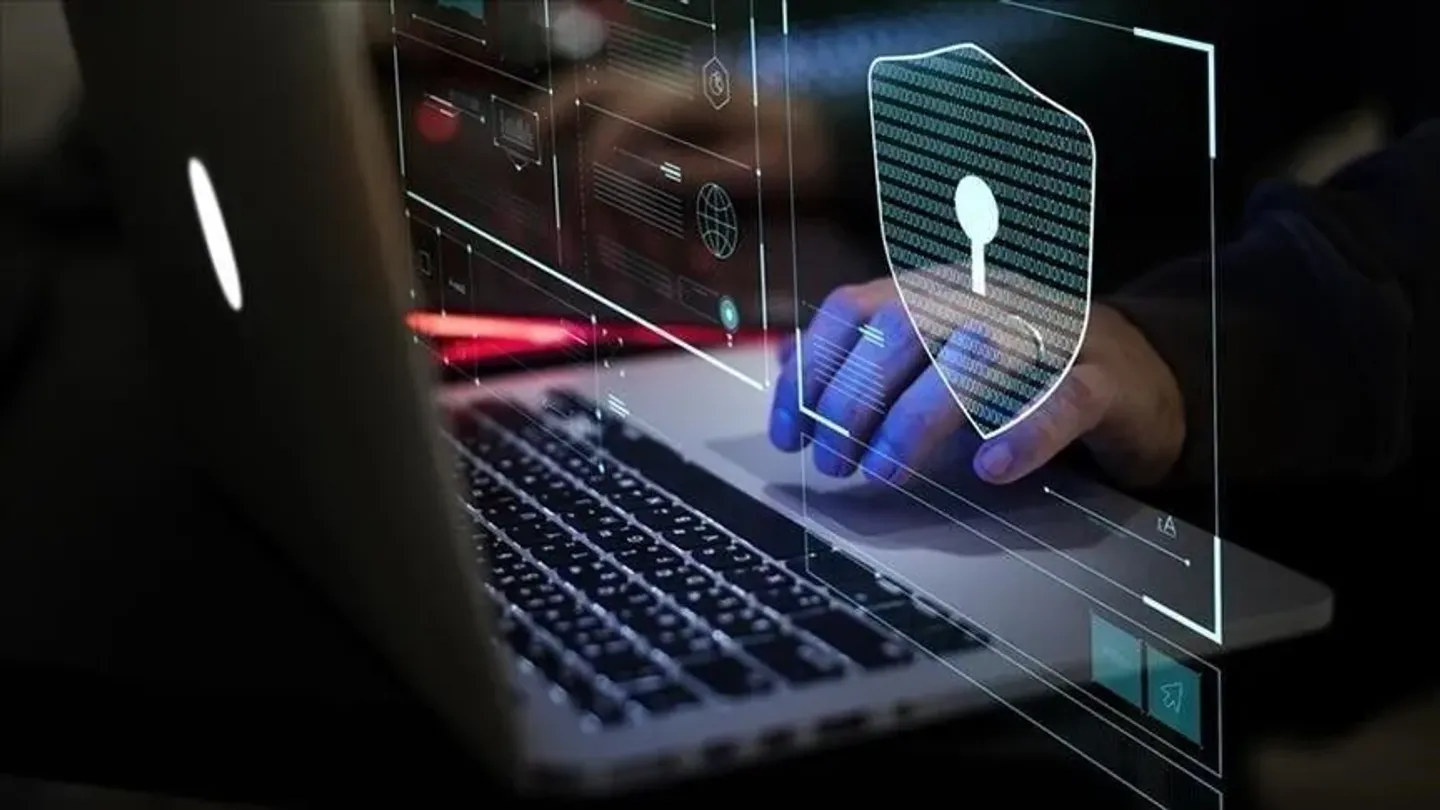 Policija u Dubaiju ugasila 103 lažna računa na društvenim mrežama zbog internetskih prevara