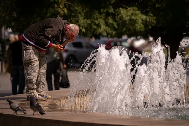 Extreme heat triggers orange alerts across more than half of Romania