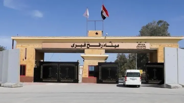 إعلام عبري: مصر تضغط لإعادة فتح معبر رفح أمام دخول البضائع إلى غزة