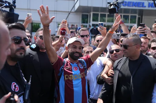 Mohamed Salah mes bisedimeve për transferim drejtuar tifozëve të Trabzonsporit: "Shihemi shpejt"