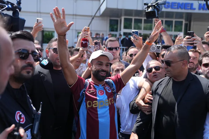 Mohamed Salah mes bisedimeve për transferim drejtuar tifozëve të Trabzonsporit: "Shihemi shpejt"