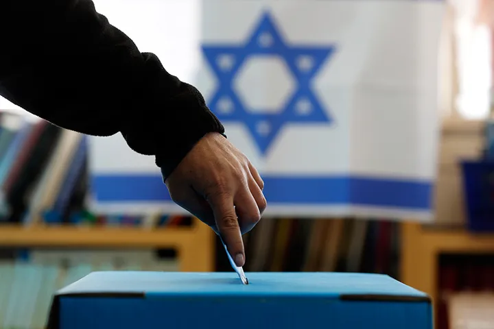 מחיקת תושבים מחוץ לגבולות: הסערה האלקטורלית שמסעירה את הרחוב הישראלי