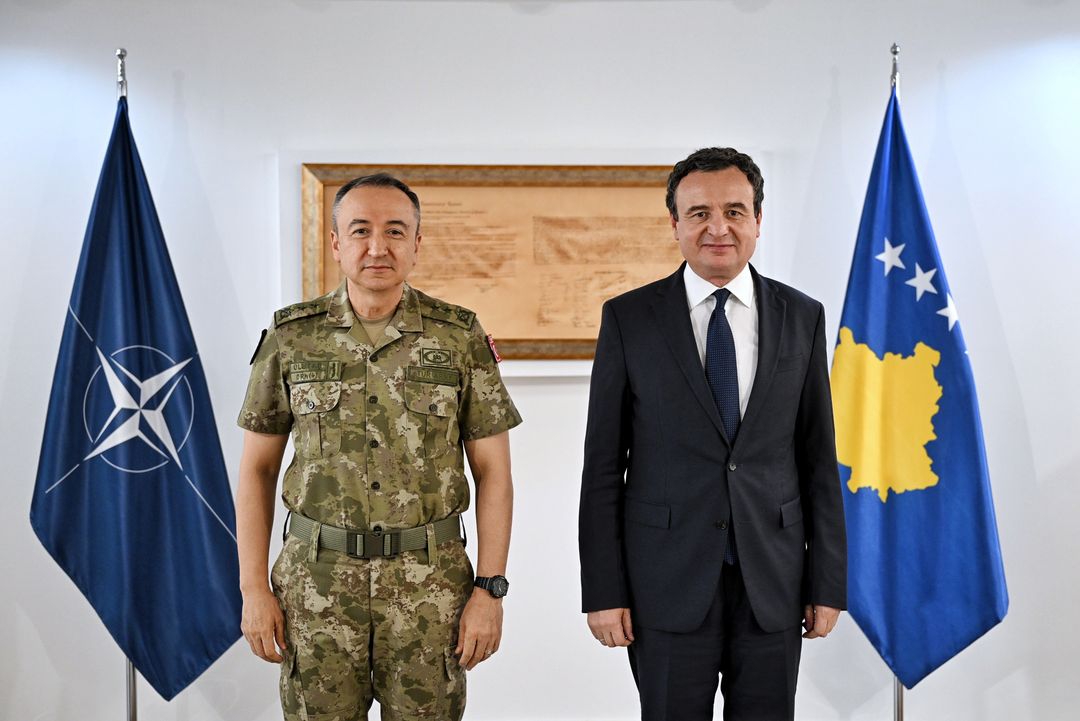Kurti dhe Ulutas diskutojnë mbi sigurinë dhe koordinimin mes institucioneve dhe KFOR it