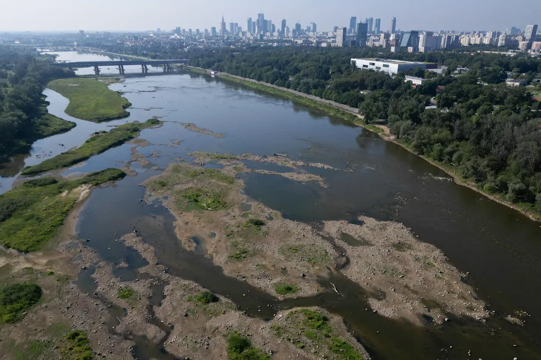 Historycznie niski stan Wisły. Susza hydrologiczna obejmuje niemal cały bieg rzeki