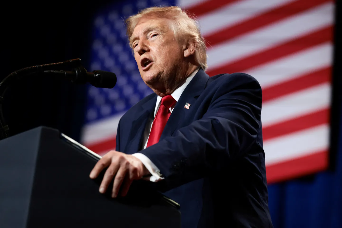 Trump says he favours diplomatic deal with Iran over military action