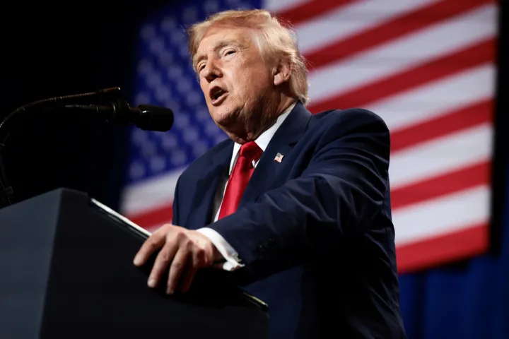 Trump says he favours diplomatic deal with Iran over military action