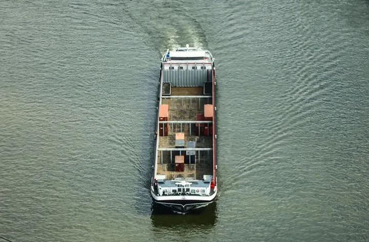 Niedrigwasser: Industrie- und Schifffahrtsverbände fordern konkrete Schritte
