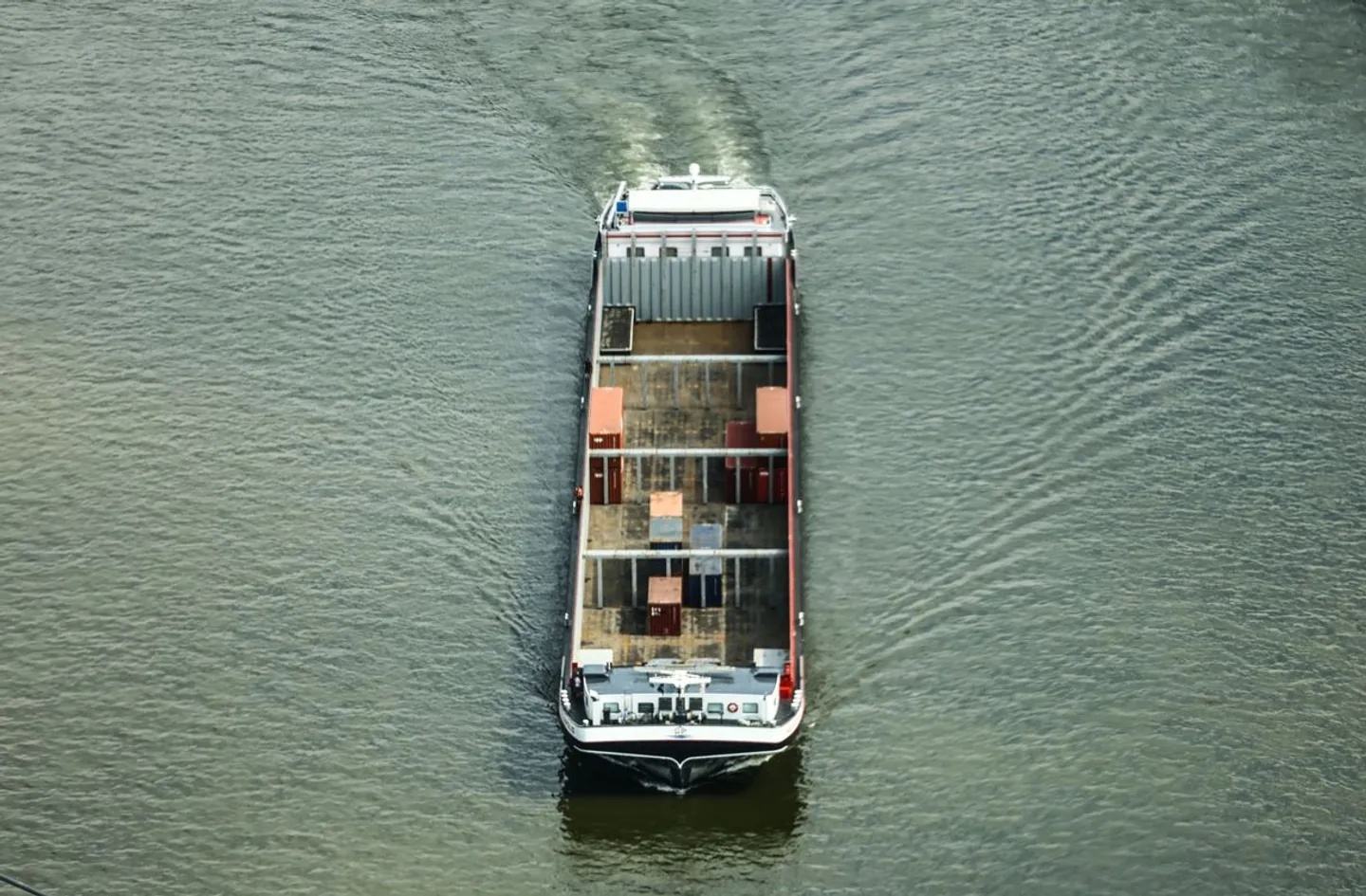 Niedrigwasser: Industrie- und Schifffahrtsverbände fordern konkrete Schritte
