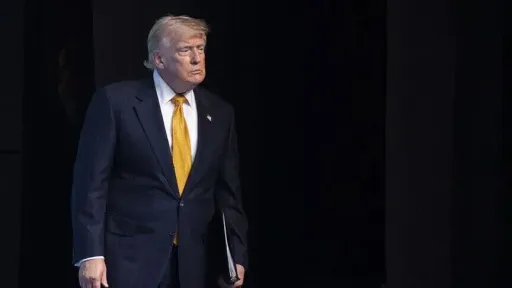 Trumpi paralajmëron ndjekje penale për personat që zbulojnë informacione