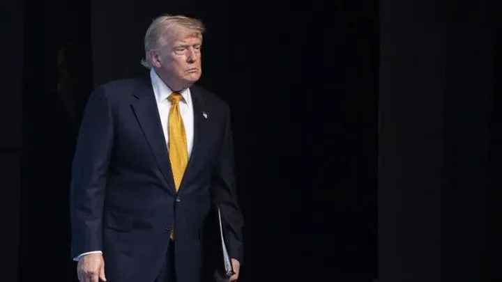 Trumpi paralajmëron ndjekje penale për personat që zbulojnë informacione