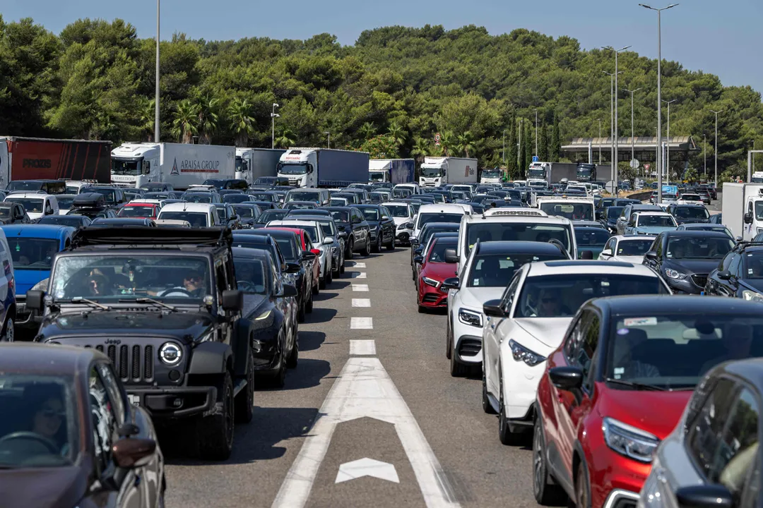 France: forte affluence attendue sur les routes et dans les trains pour le week-end du 15 août