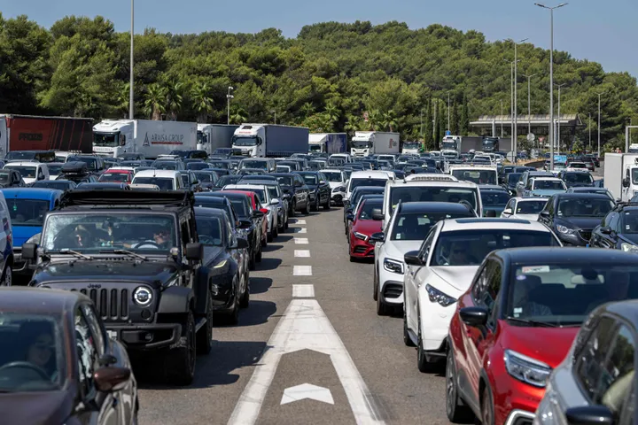 France: forte affluence attendue sur les routes et dans les trains pour le week-end du 15 août