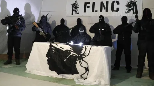Corse: le FLNC rejette le projet d'autonomie et dénonce une "colonisation de peuplement"