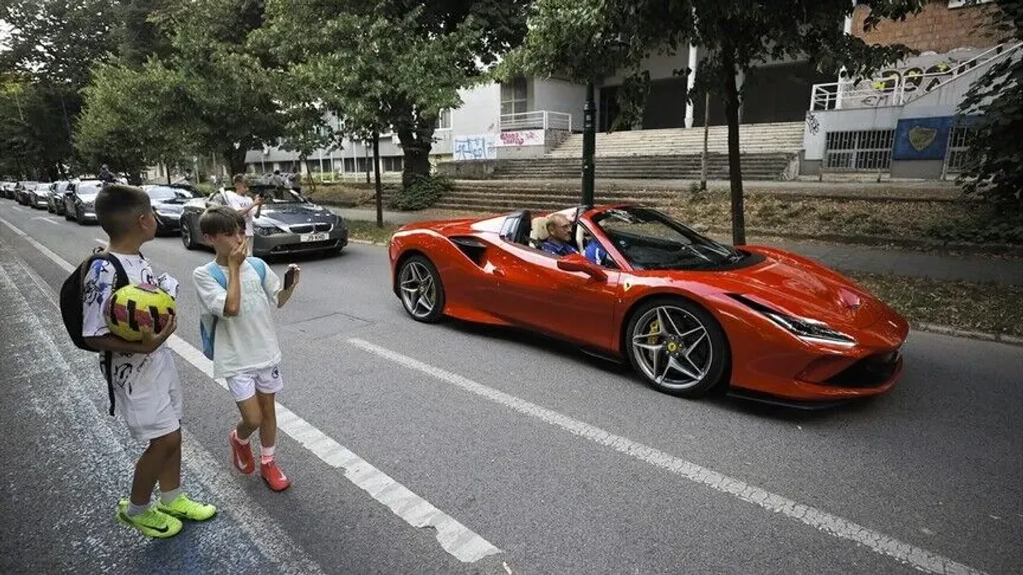 Sarajevo ugostilo izložbu luksuznih i sportskih automobila
