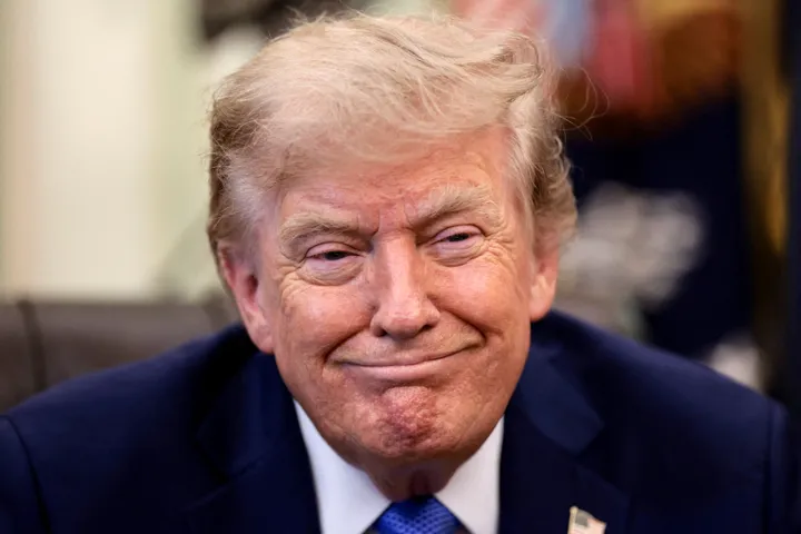 Трамп назвал Ормузский пролив «отчасти открытым»