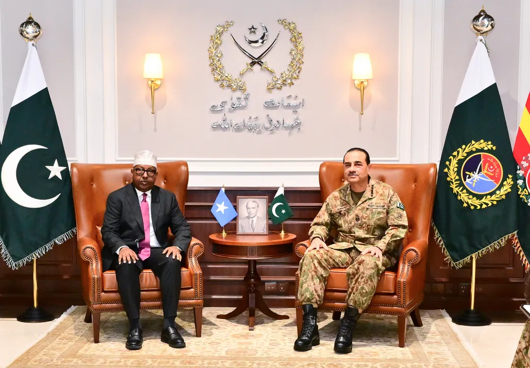 Muqdisho-Islamabad: Wasiir Fiqi oo wada-hadallo xasaasi ah la yeeshay Taliyaha Milatariga Pakistan
