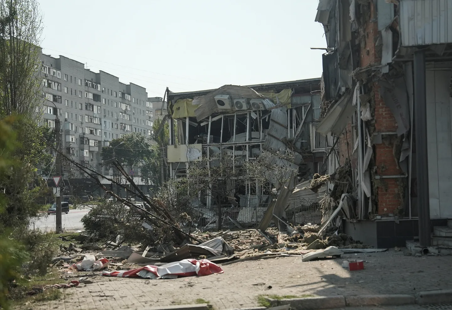 При ударах по Сумской области пострадали 12 человек