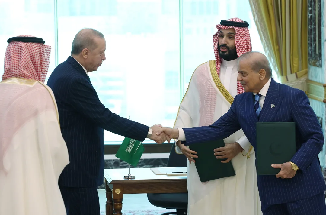 Il premier pakistano Sharif: «Onorato di aver firmato l’Accordo di Difesa Congiunta della Mecca»