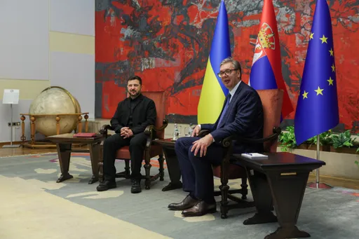 Presidenti i Ukrainës, Zelenskyy, u prit solemnisht në Beograd