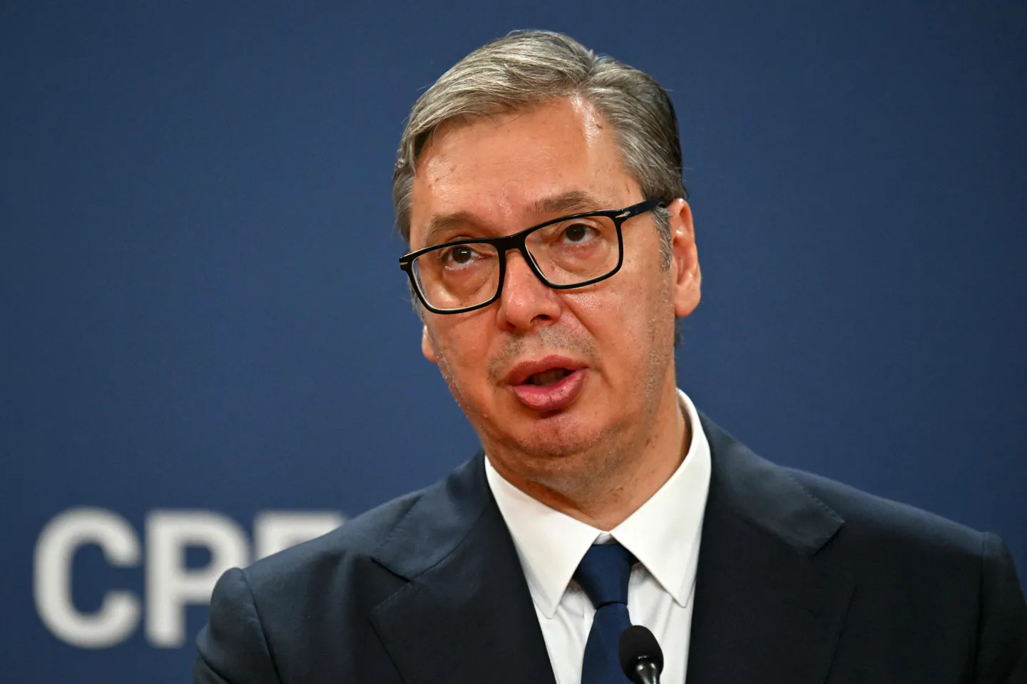 Presidenti serb përuron fabrikën për montimin e dronëve izraelitë