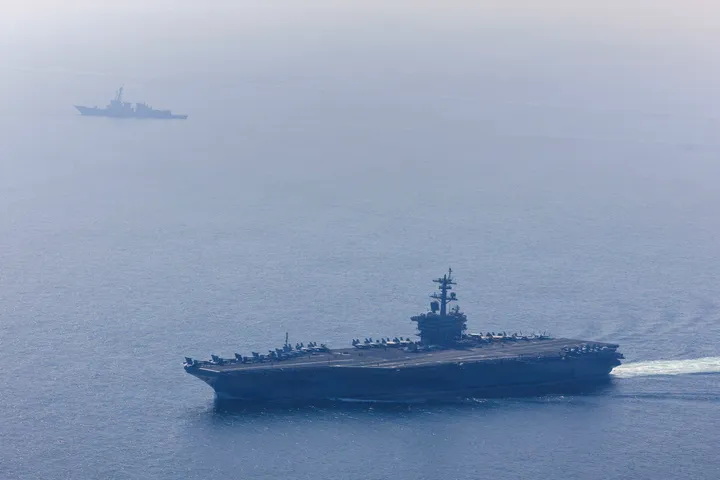 Семьи американских военных пожаловались на условия на авианосце USS Abraham Lincoln