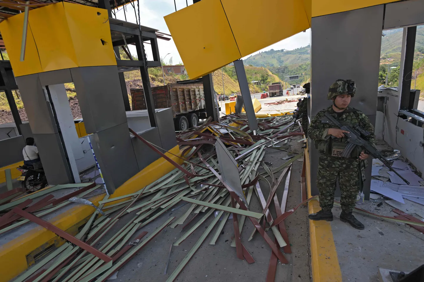 Colombia registra dos ataques con explosivos en el primer día de De la Espriella como presidente